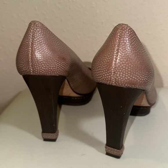 Max Azria platform pumps size 36 1/2. US 5.5 - Picture 5 of 11